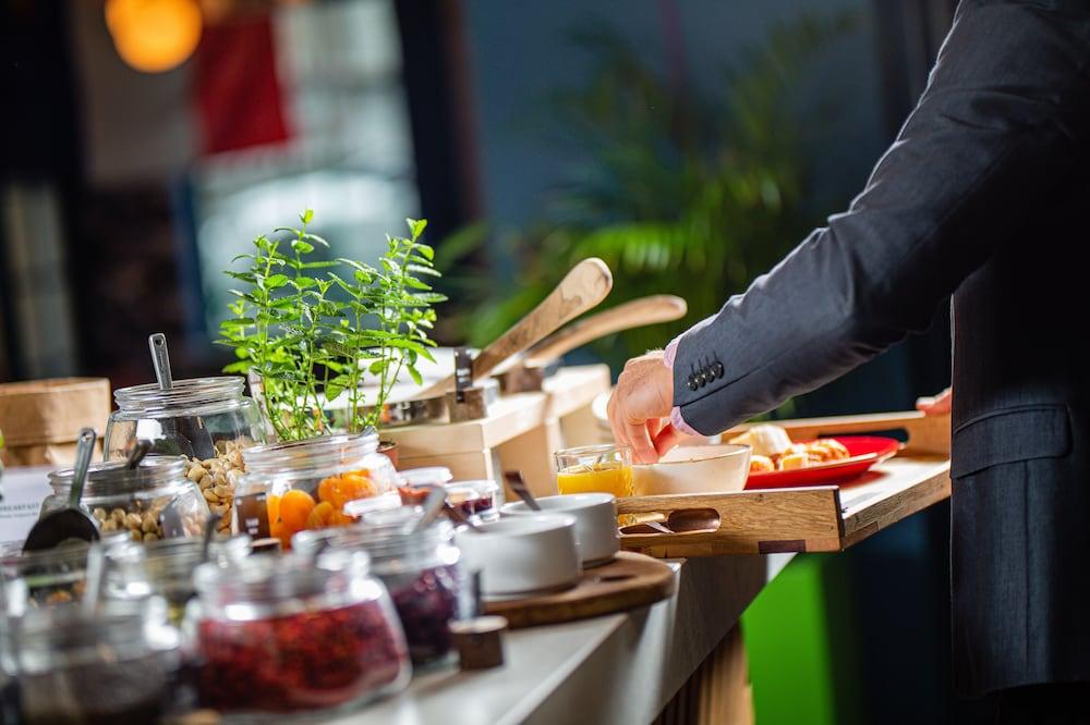 restaurant cafeteria