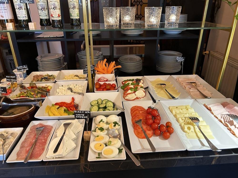 restaurant cafeteria