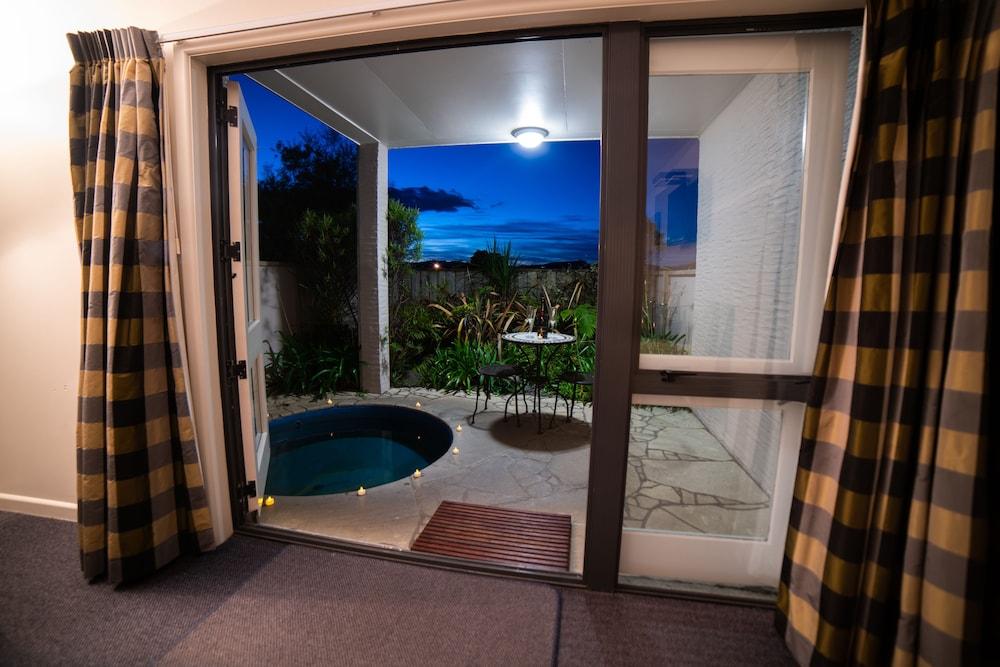 swimming pool spa