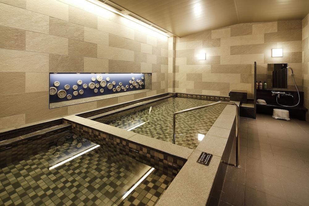swimming pool spa
