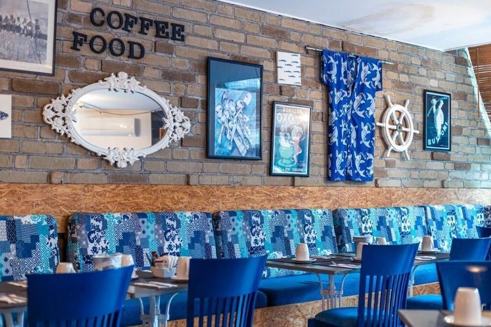 restaurant-cafeteria