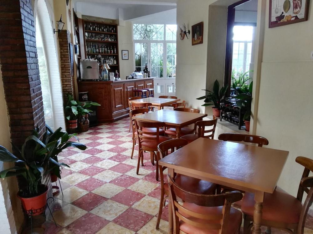 restaurant cafeteria