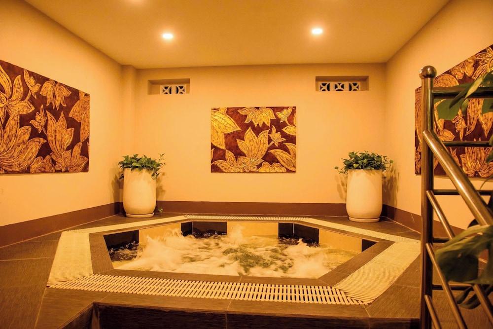 swimming pool spa