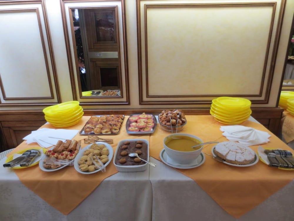 restaurant cafeteria