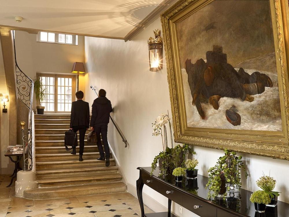 lobby