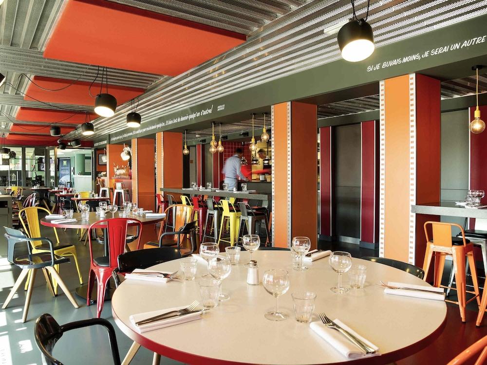 restaurant cafeteria