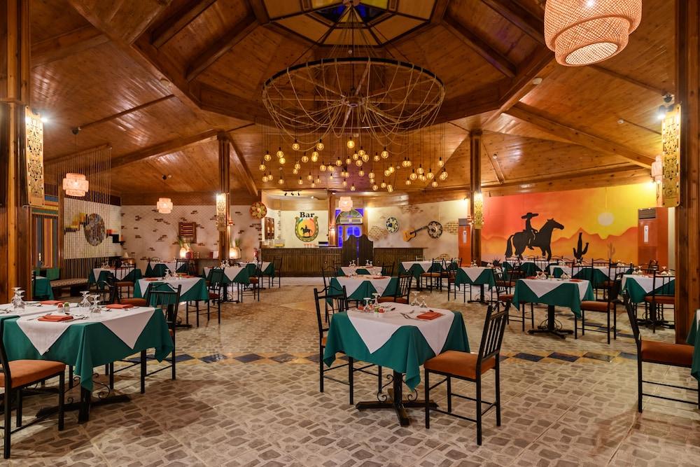 restaurant cafeteria