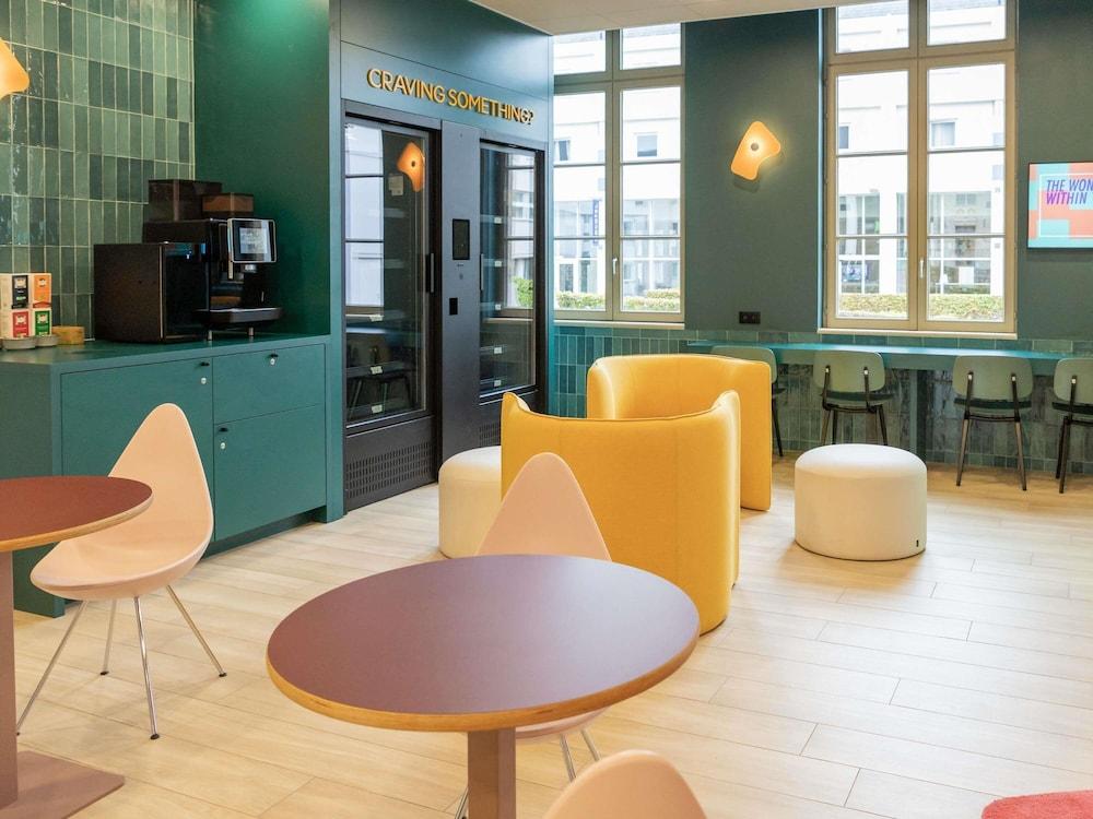 restaurant cafeteria