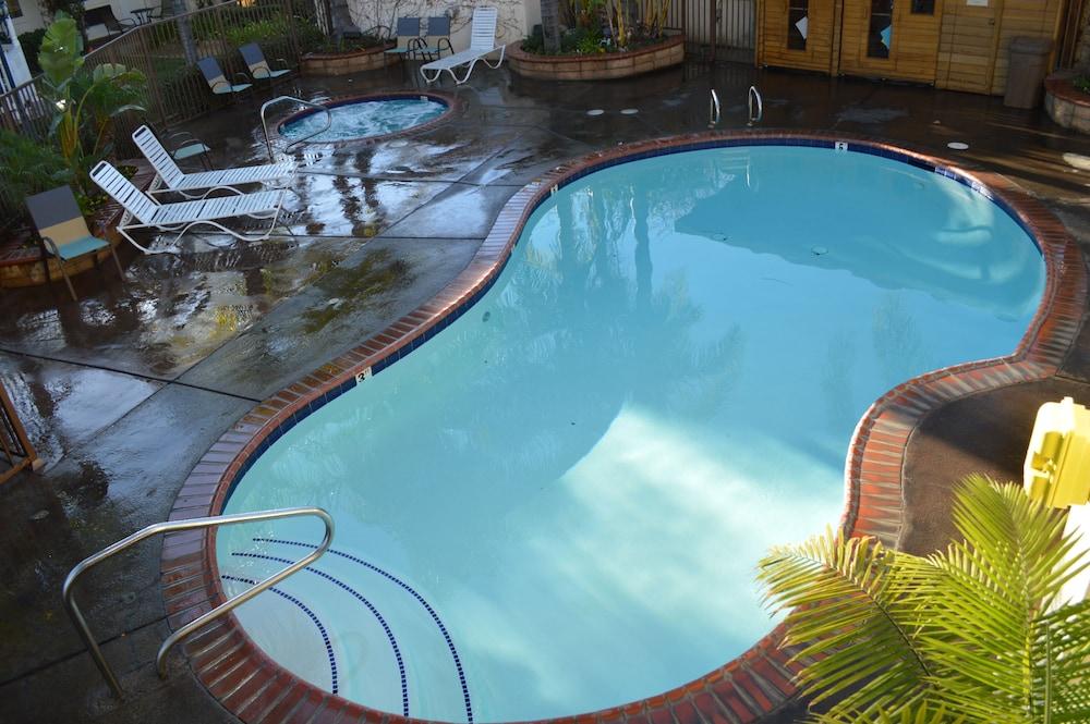 swimming pool spa