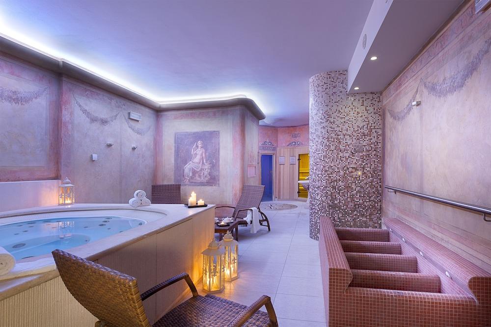 swimming pool spa