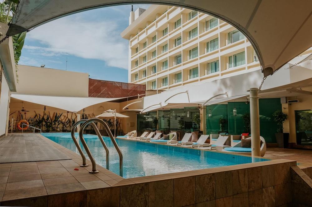 swimming pool spa