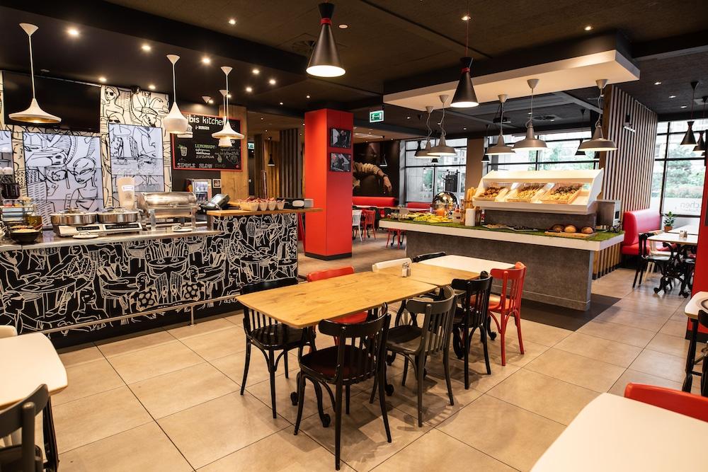 restaurant cafeteria
