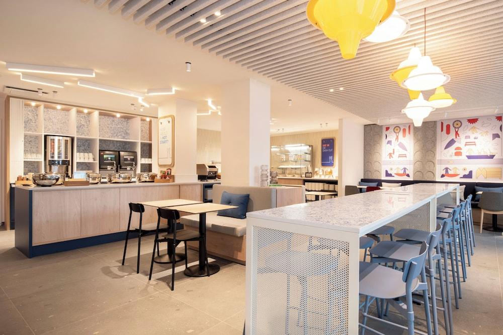 restaurant cafeteria