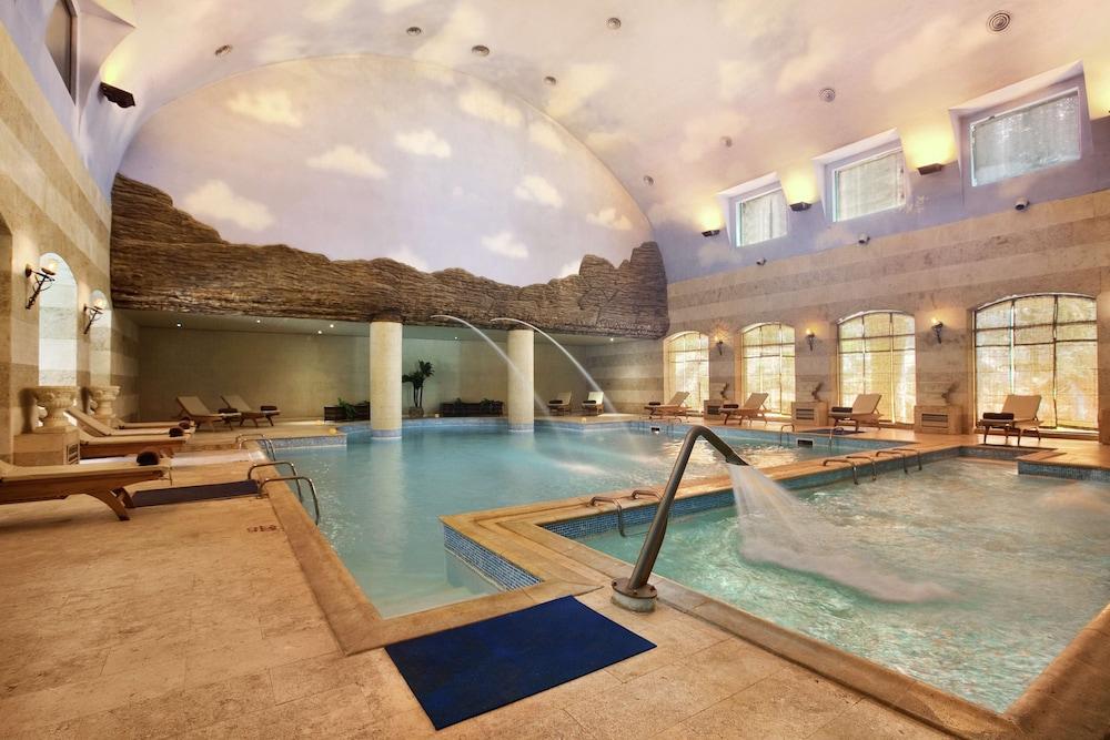 swimming pool spa