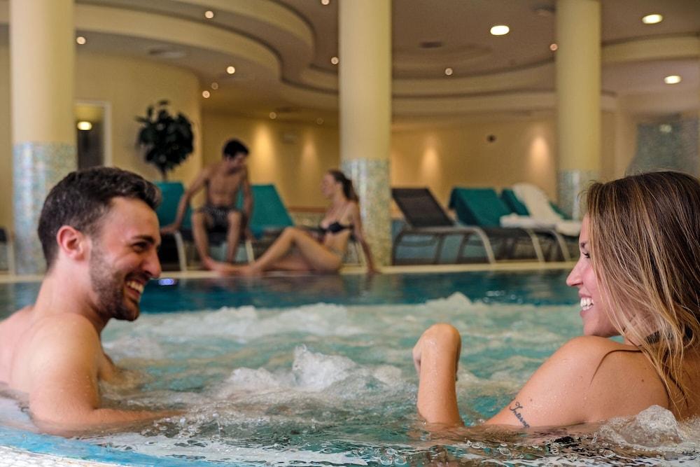 swimming pool spa