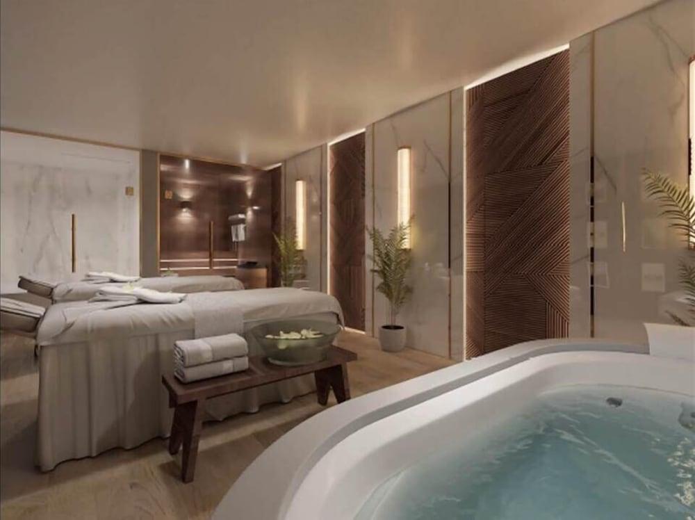 swimming pool spa