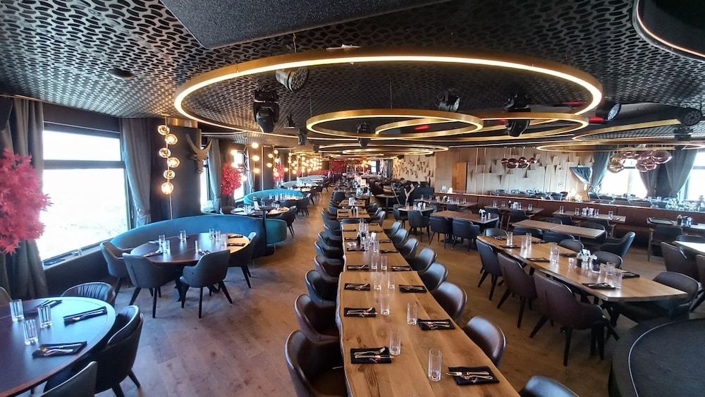 restaurant cafeteria