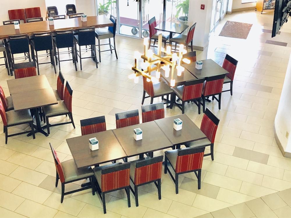 restaurant cafeteria