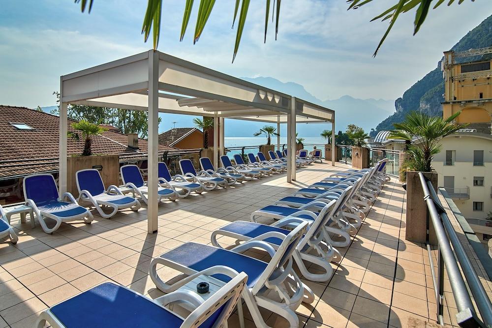 swimming pool spa