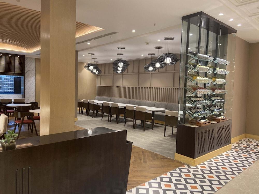 restaurant cafeteria