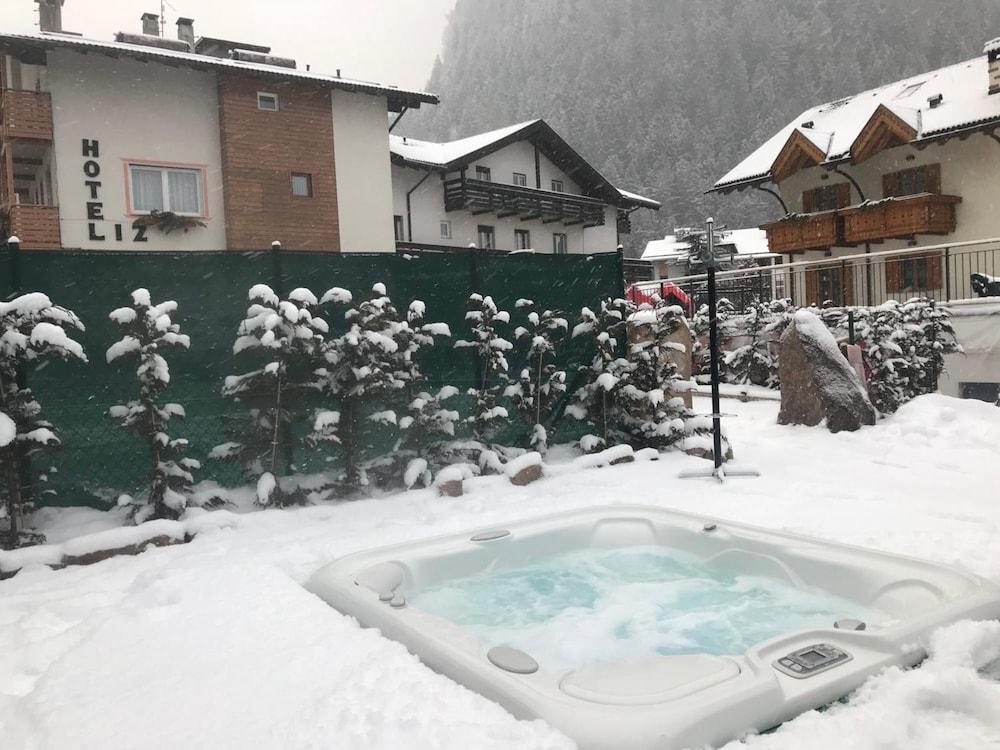 swimming pool spa