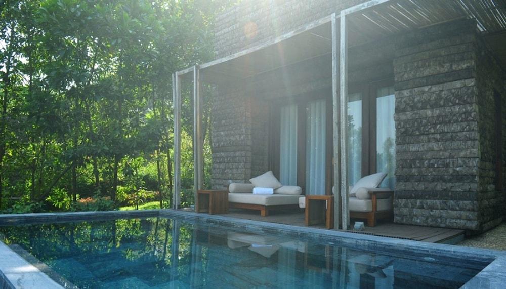 swimming pool spa