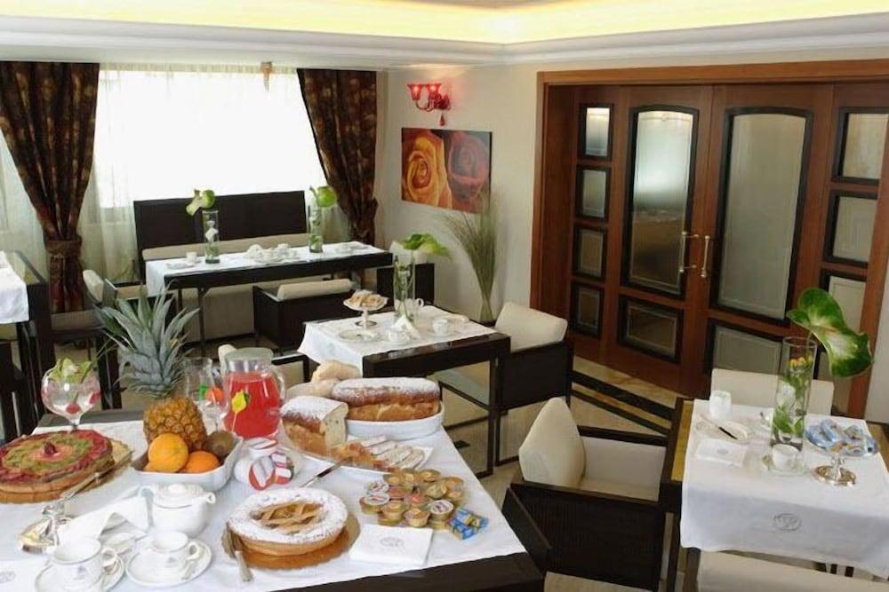 restaurant cafeteria