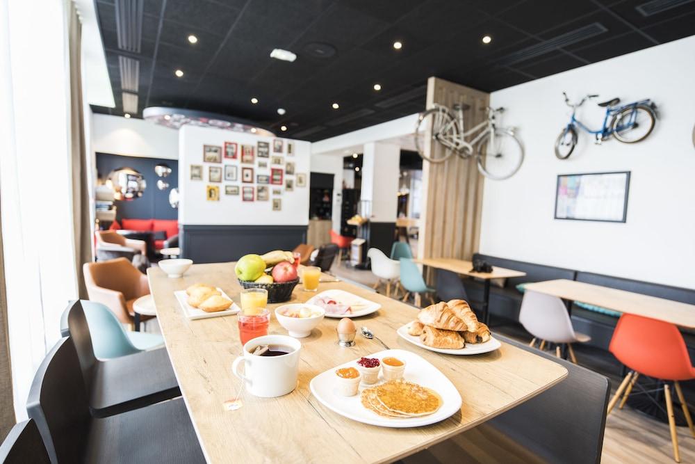 restaurant cafeteria
