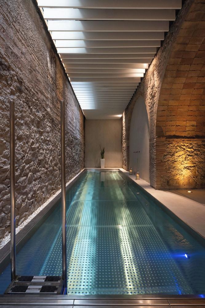 swimming pool spa