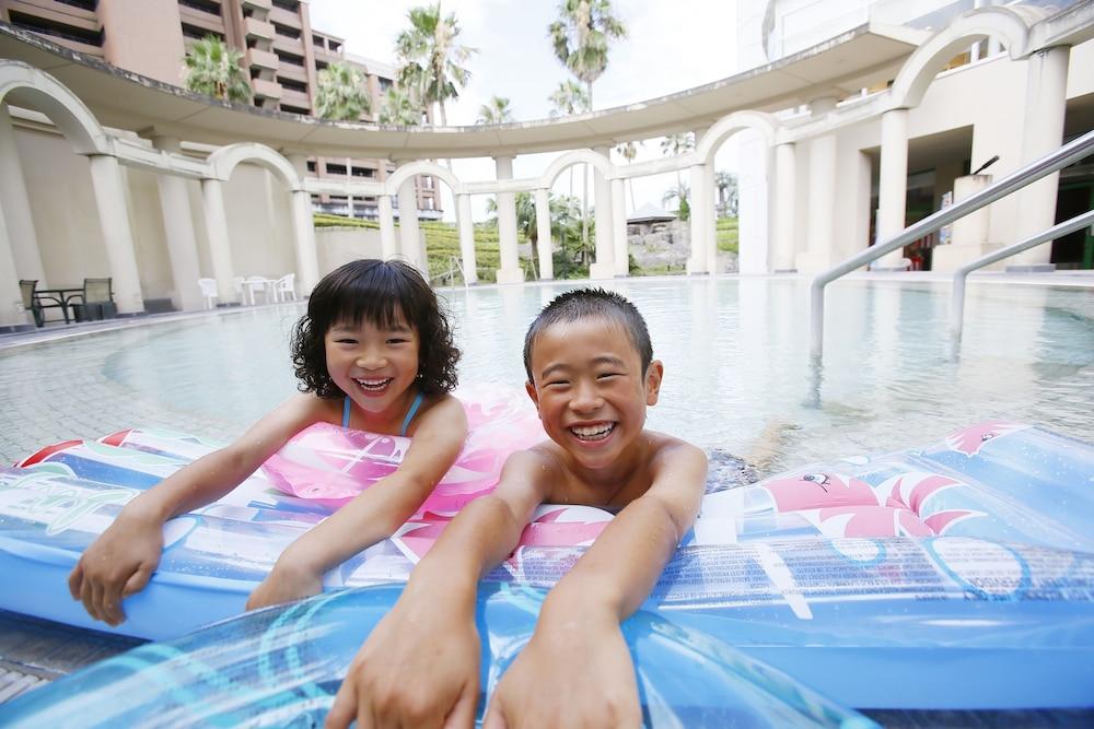 swimming pool spa