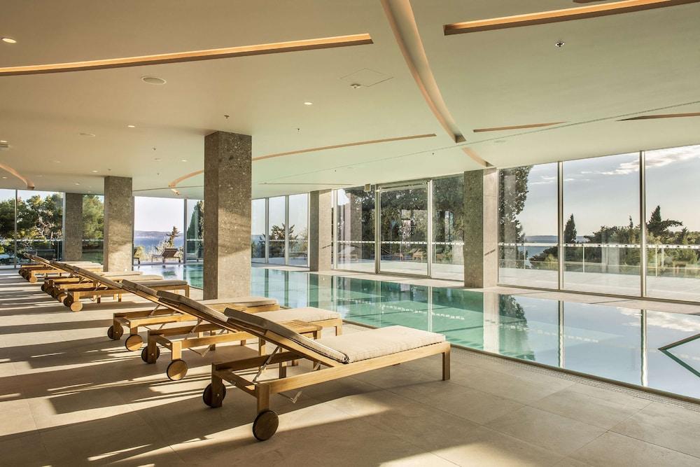 swimming pool spa