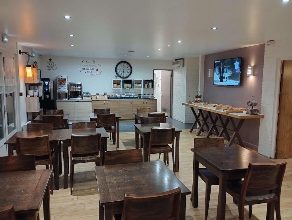 restaurant cafeteria