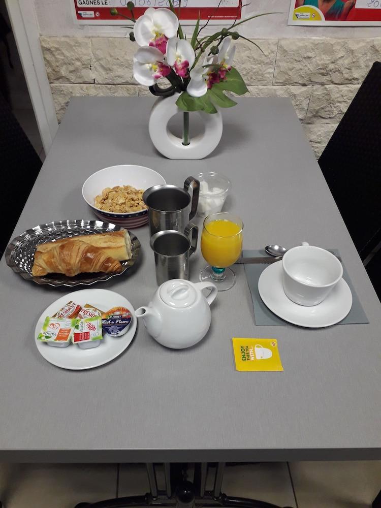 restaurant cafeteria