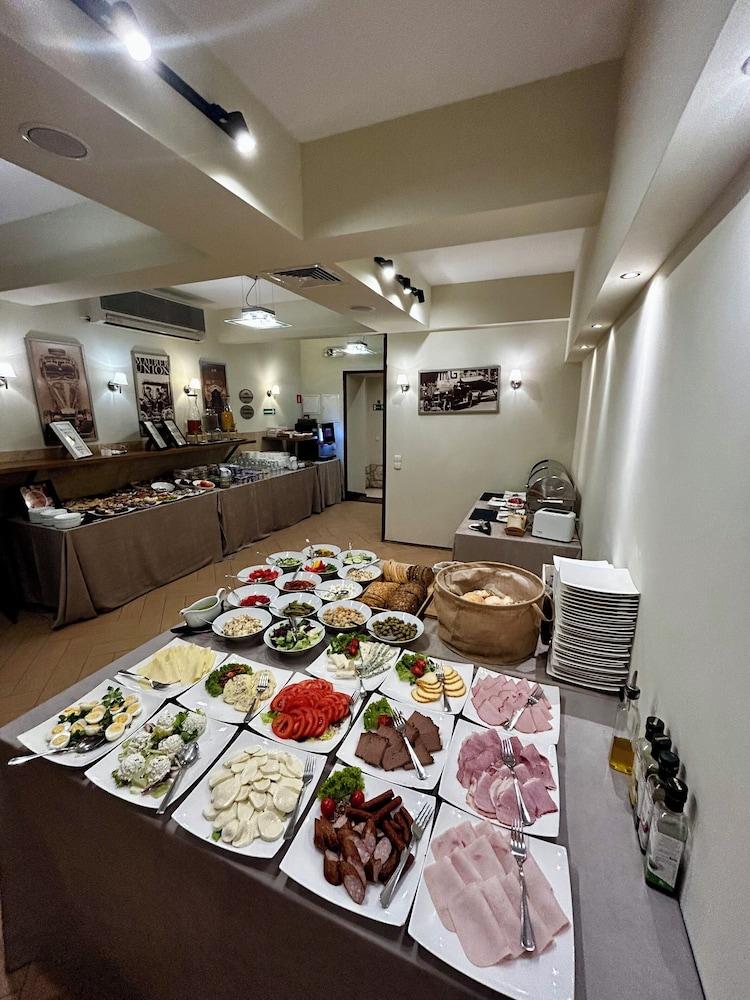 restaurant cafeteria