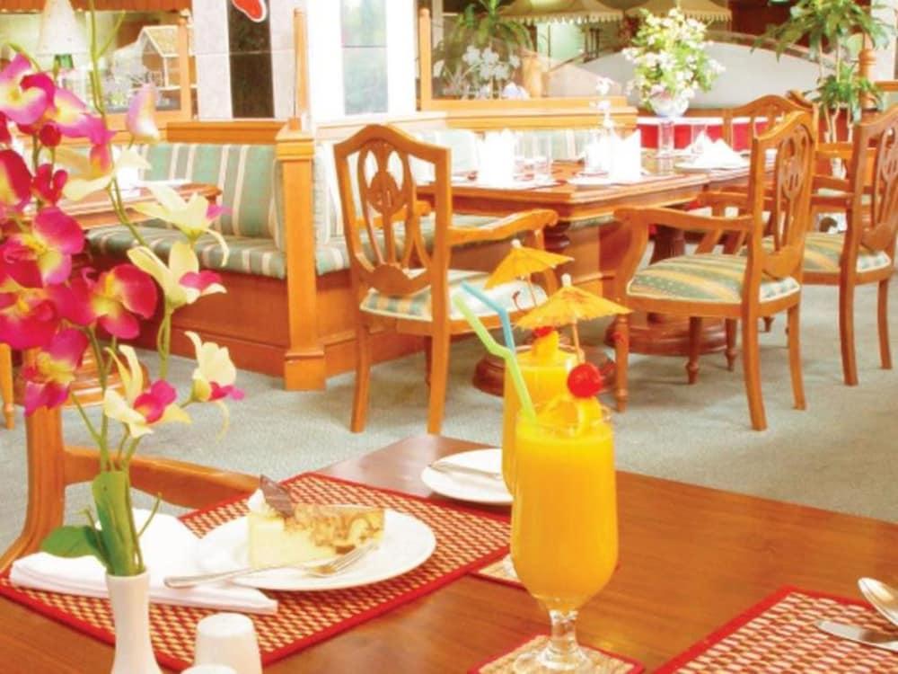 restaurant cafeteria