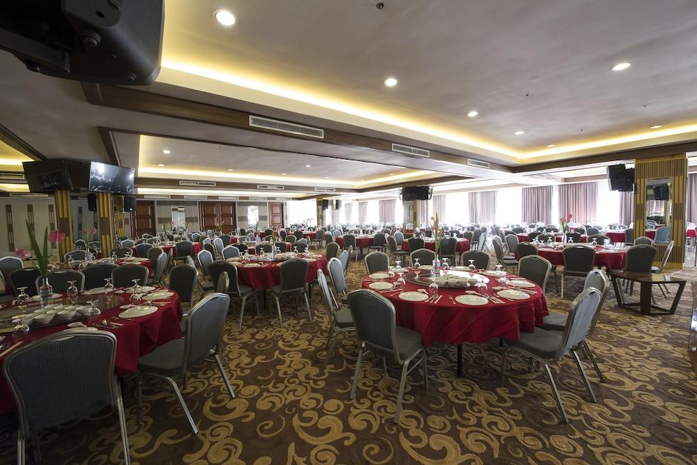 restaurant cafeteria