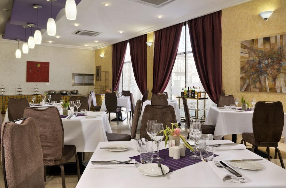 restaurant cafeteria