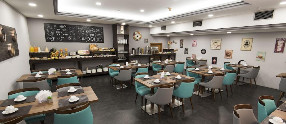 restaurant cafeteria