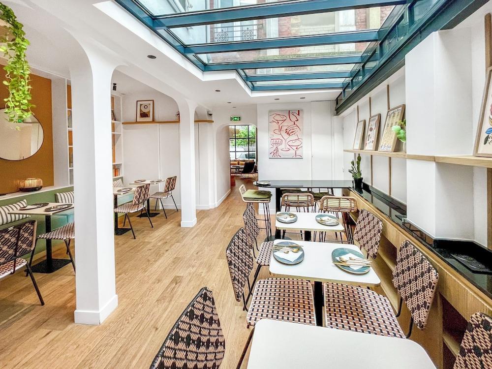 restaurant cafeteria