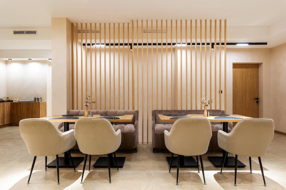 restaurant cafeteria