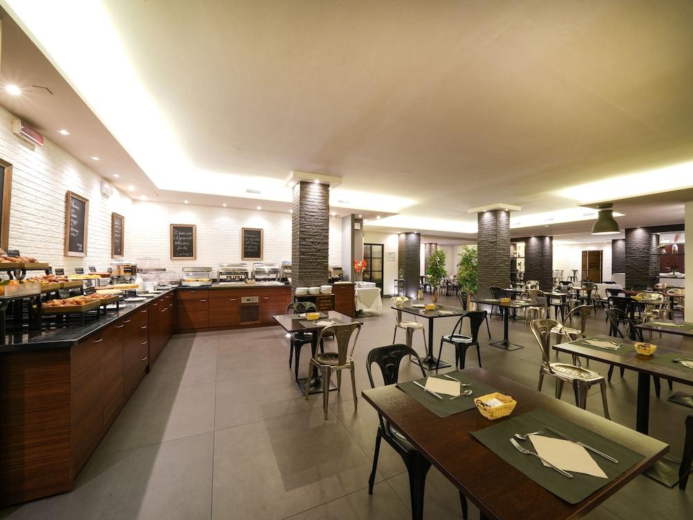 restaurant cafeteria