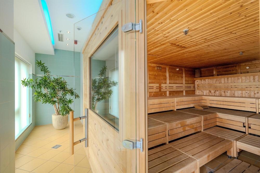 swimming pool spa