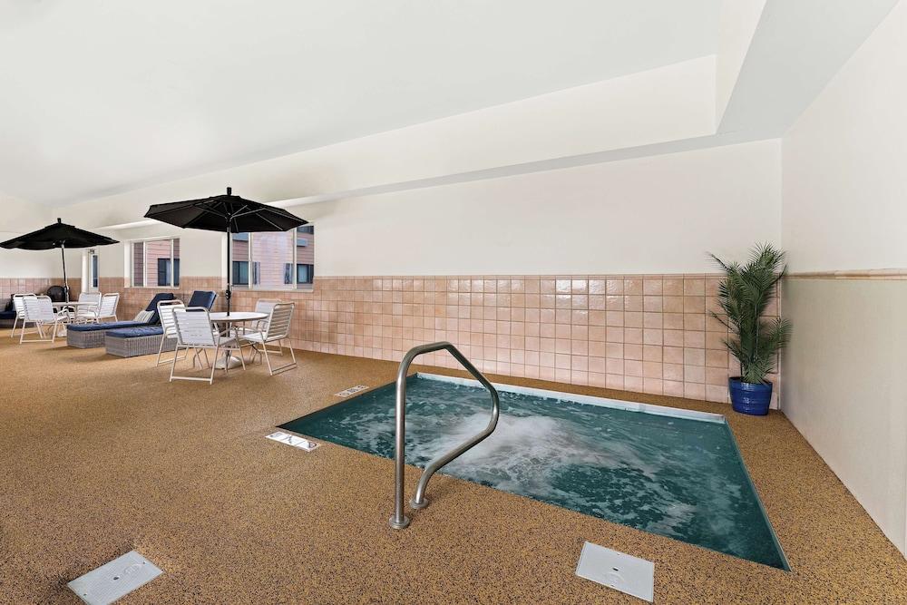 swimming pool spa