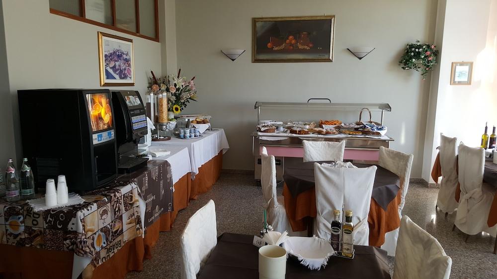 restaurant-cafeteria