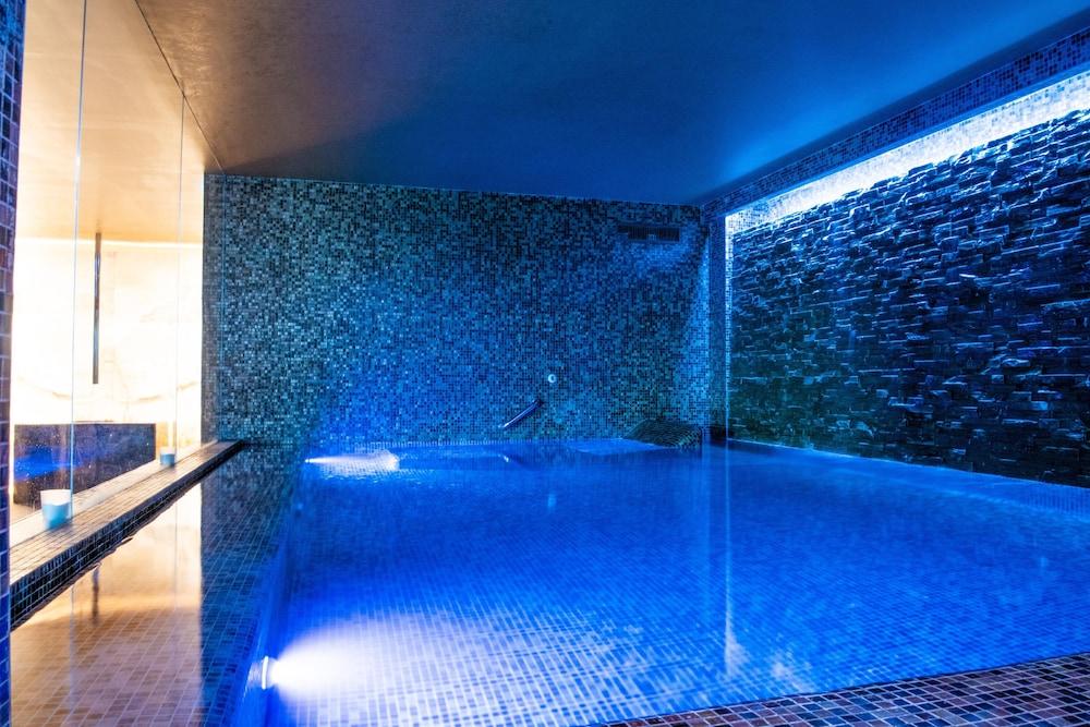 swimming pool spa
