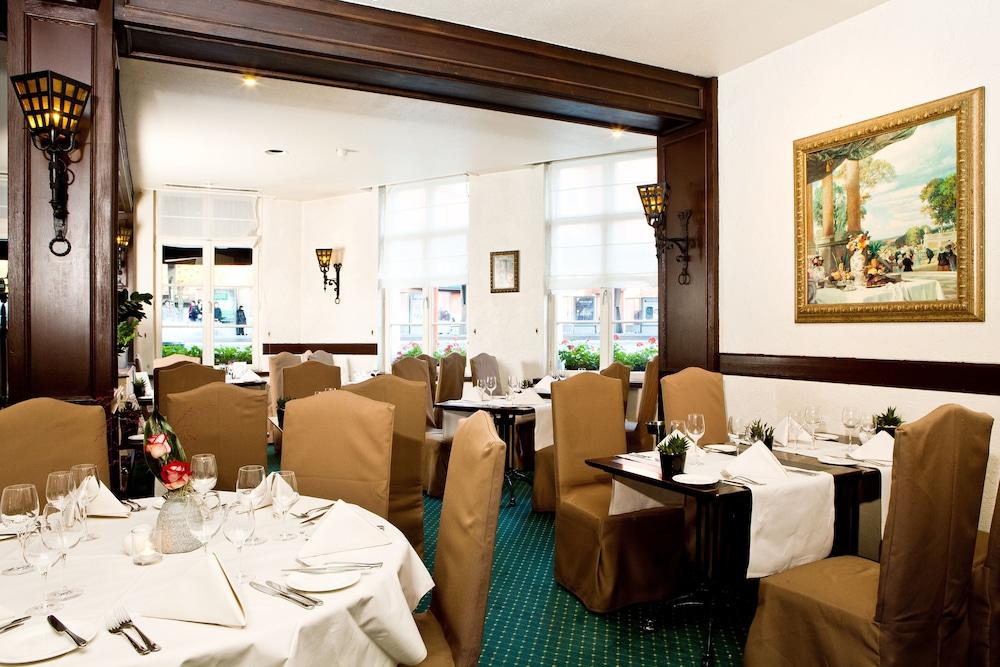 restaurant cafeteria