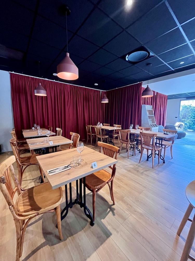 restaurant cafeteria