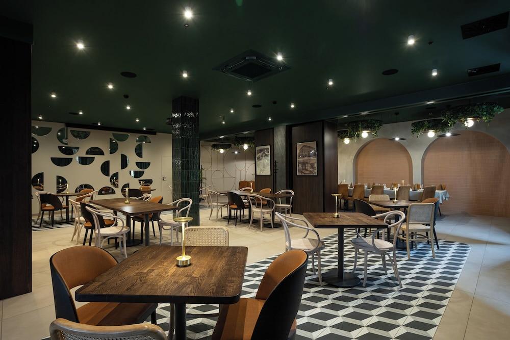 restaurant cafeteria