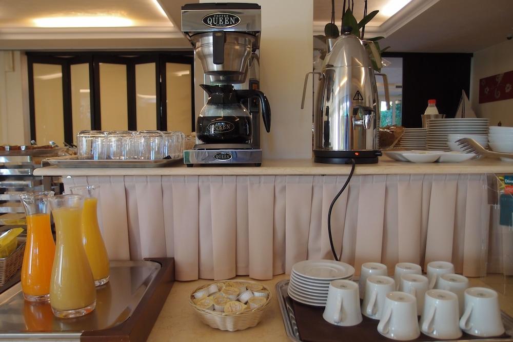 restaurant-cafeteria