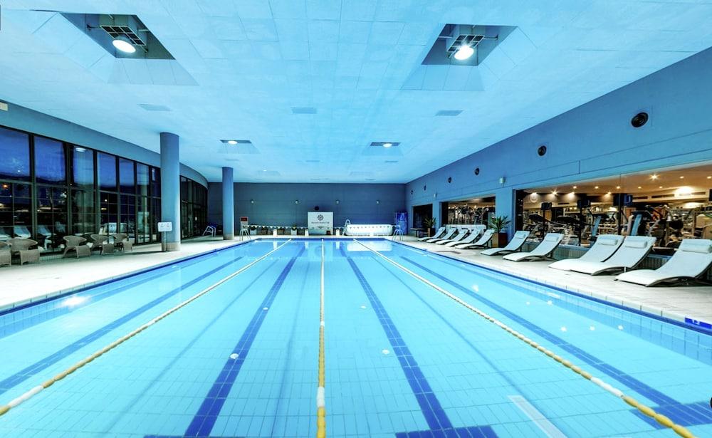 swimming pool spa